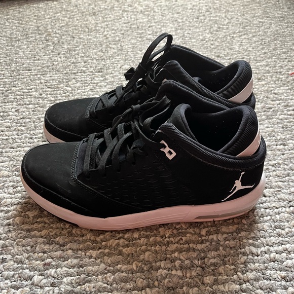 Big boys size 7 Jordan’s black - Picture 2 of 4